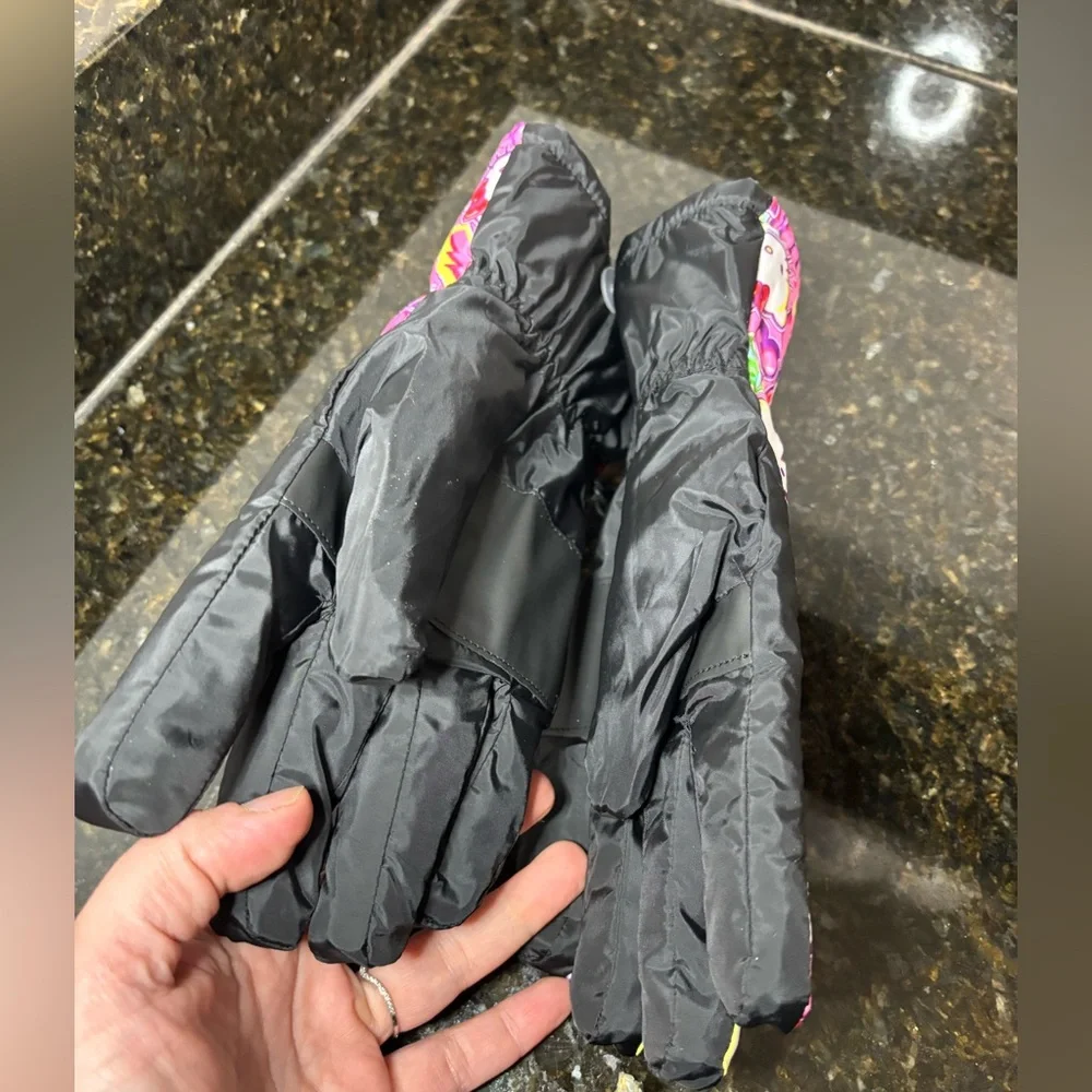 HELLO KITTY NWT Ski Gloves